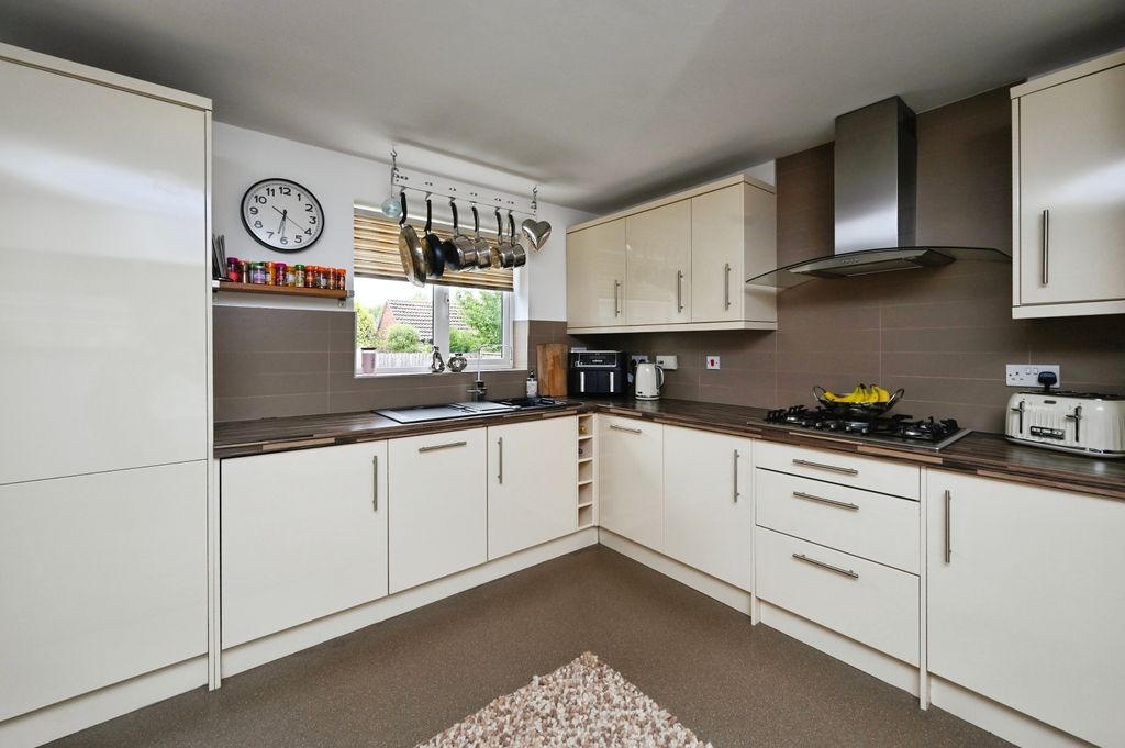 Property photo 3 of 16 Kitchen