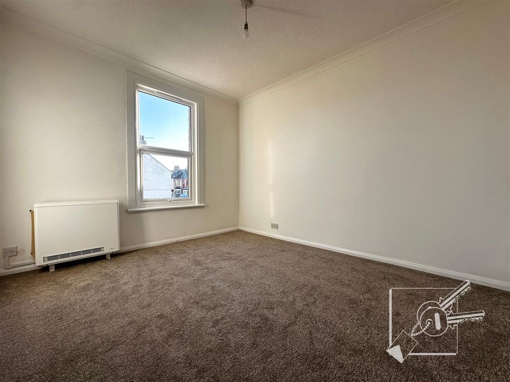 Property photo 2 of 11 Living Room