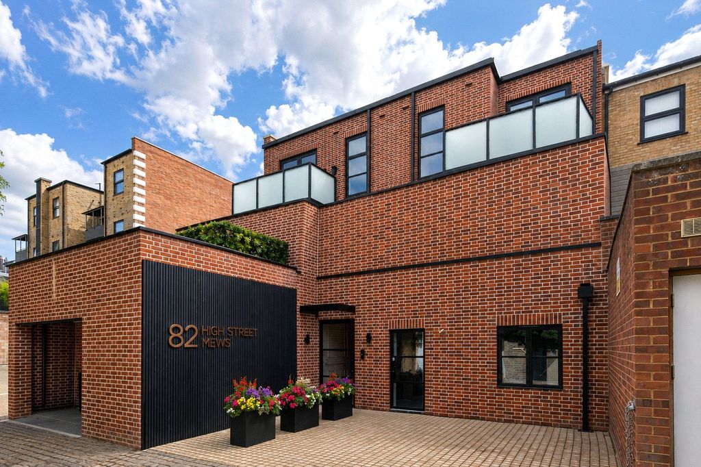 Property photo 1 of 17 External