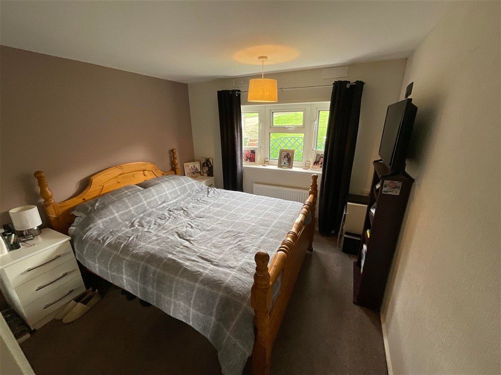 Property photo 1 of 6 Bedroom