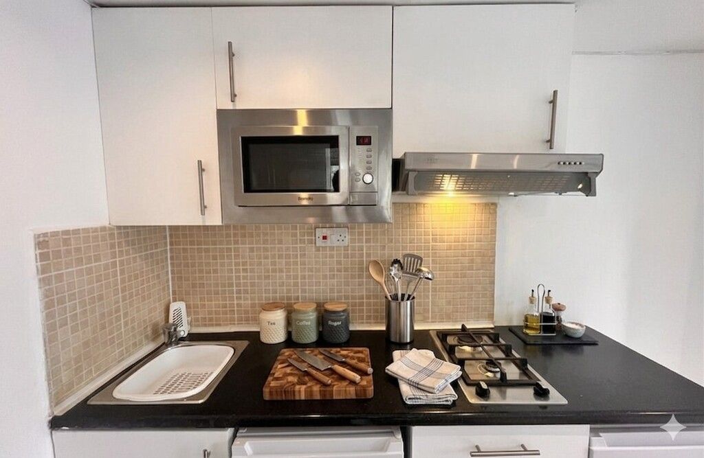 Property photo 2 of 8 Kitchen.Jpeg