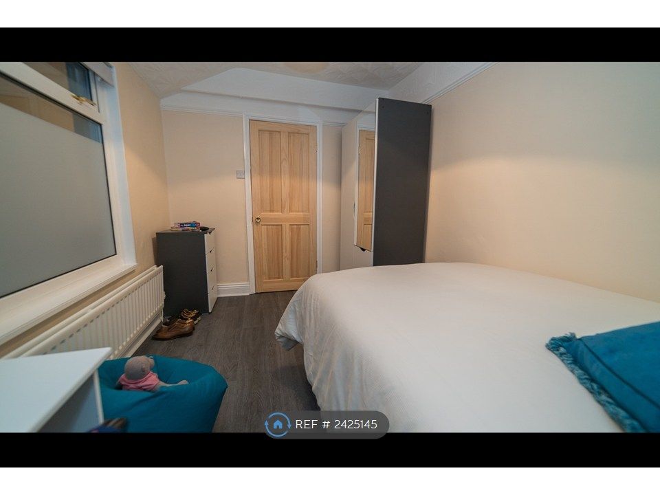 Property photo 3 of 16 The Yard-B