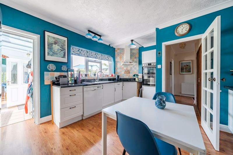 Property photo 3 of 18 Kitchen