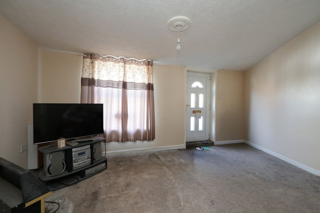 Property photo 3 of 6