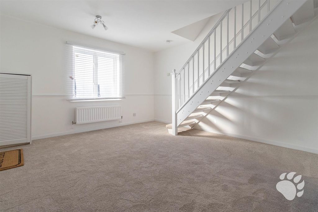 Property photo 2 of 14 Lounge