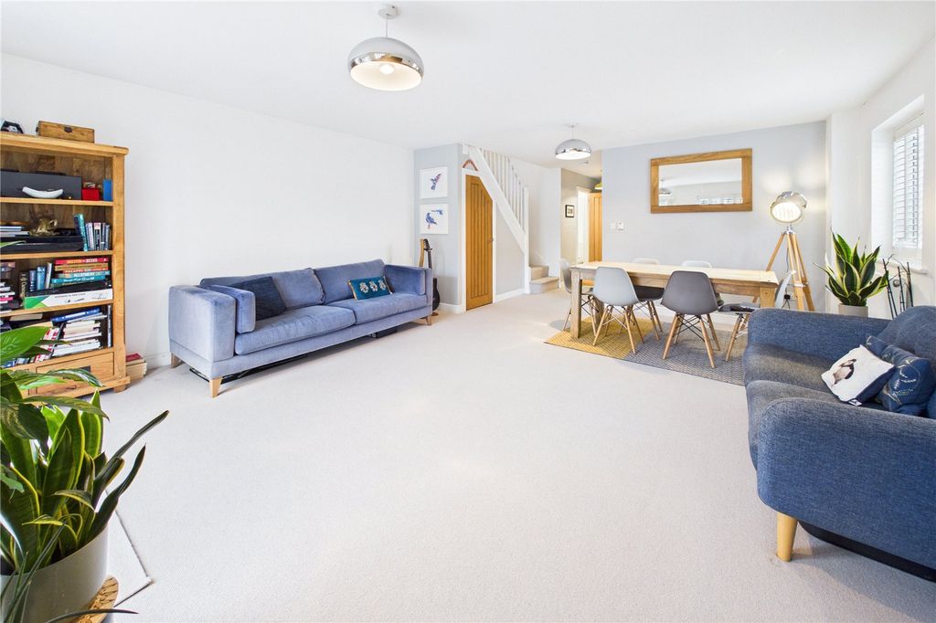 Property photo 2 of 22 Living Room