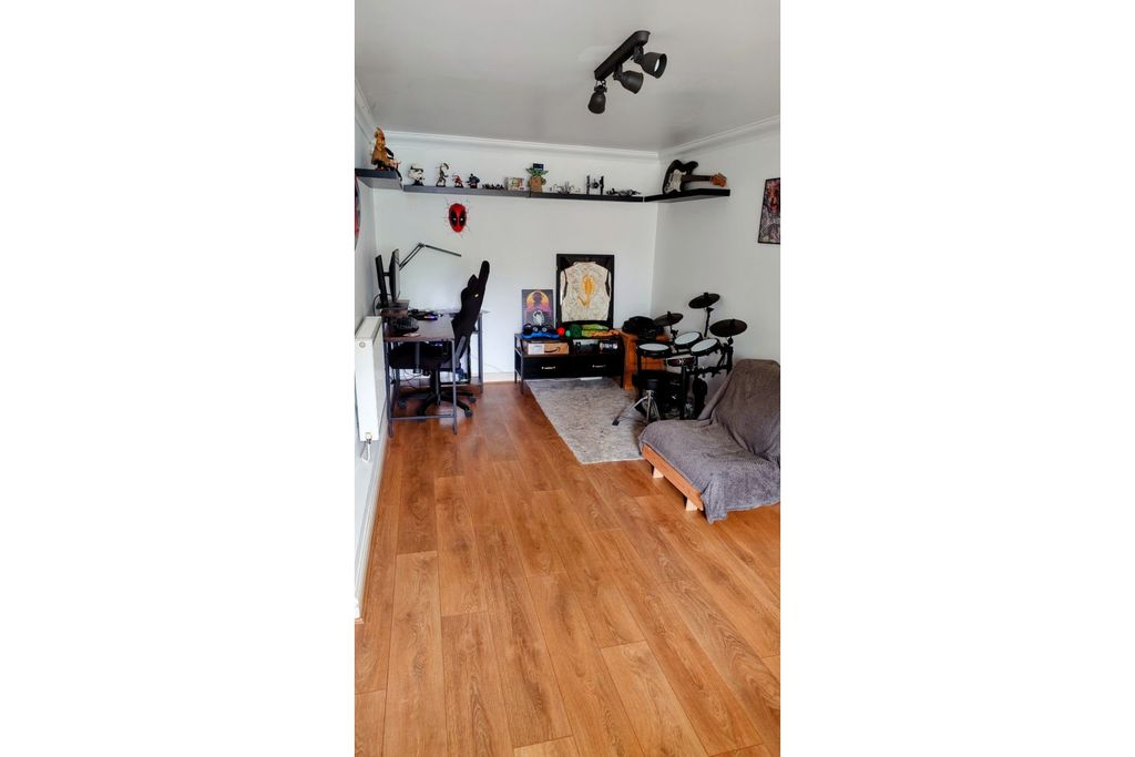 Property photo 3 of 25