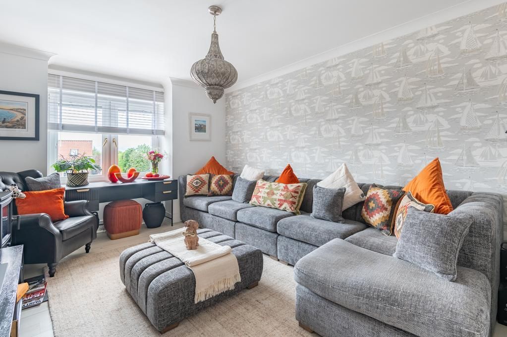 Property photo 2 of 19 Lev1468Pem Living Room.Jpg