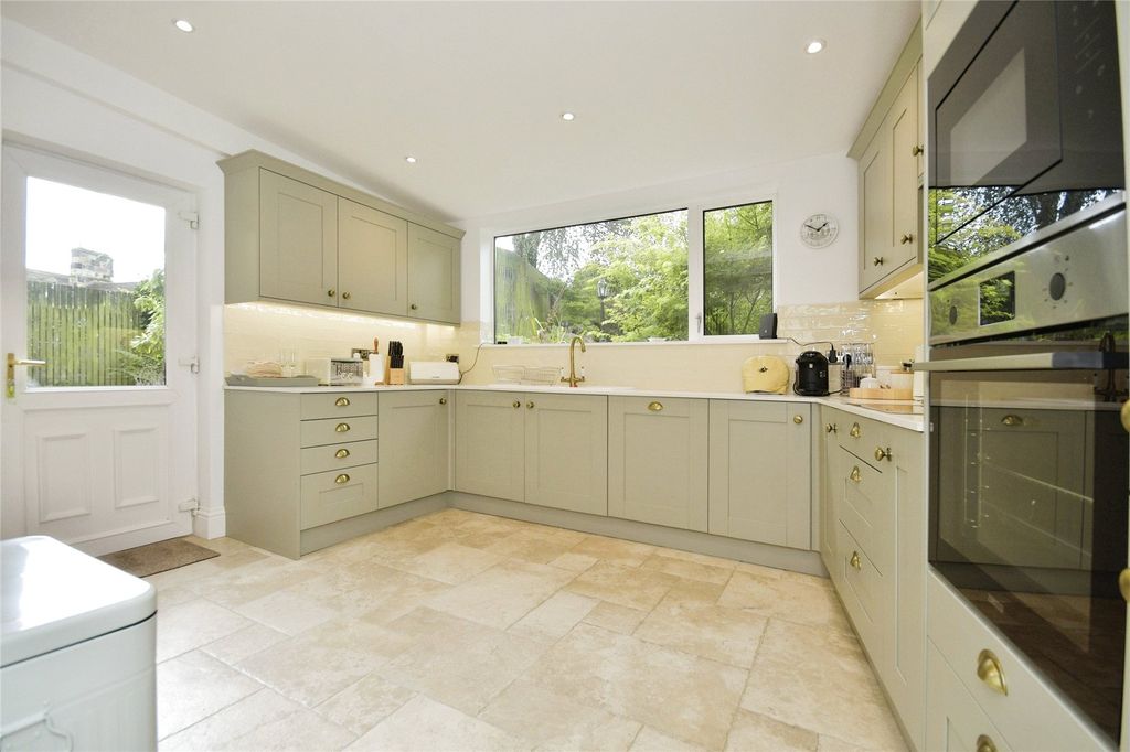 Property photo 3 of 28 Kitchen