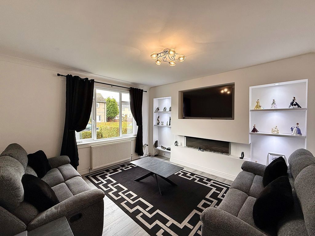 Property photo 3 of 12 Photo 4