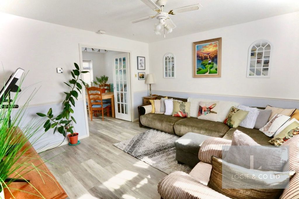 Property photo 2 of 20