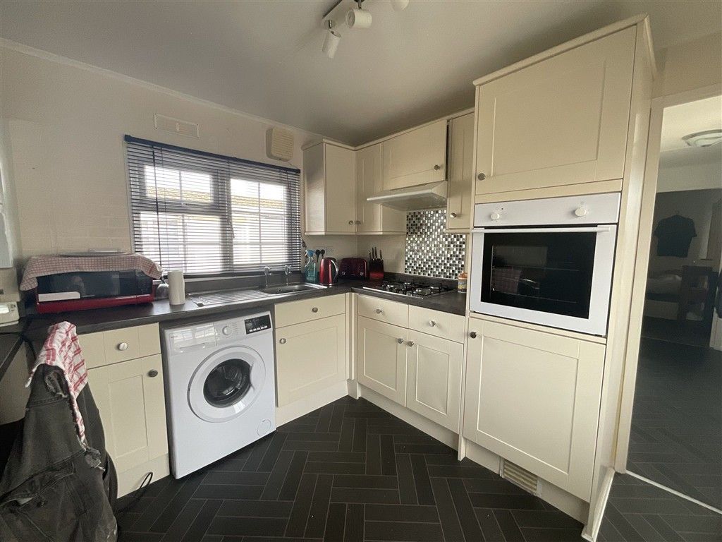 Property photo 3 of 6 Kitchen