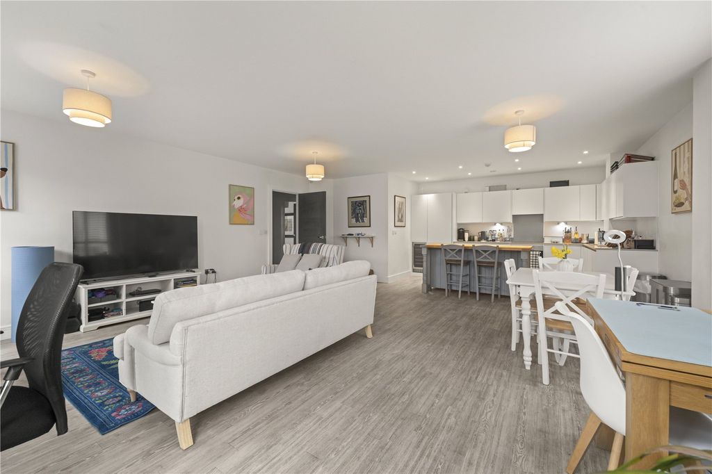 Property photo 3 of 19 Picture No. 17