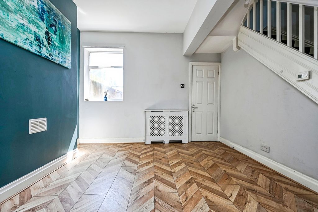 Property photo 3 of 16 Pbox-Img.Jpg