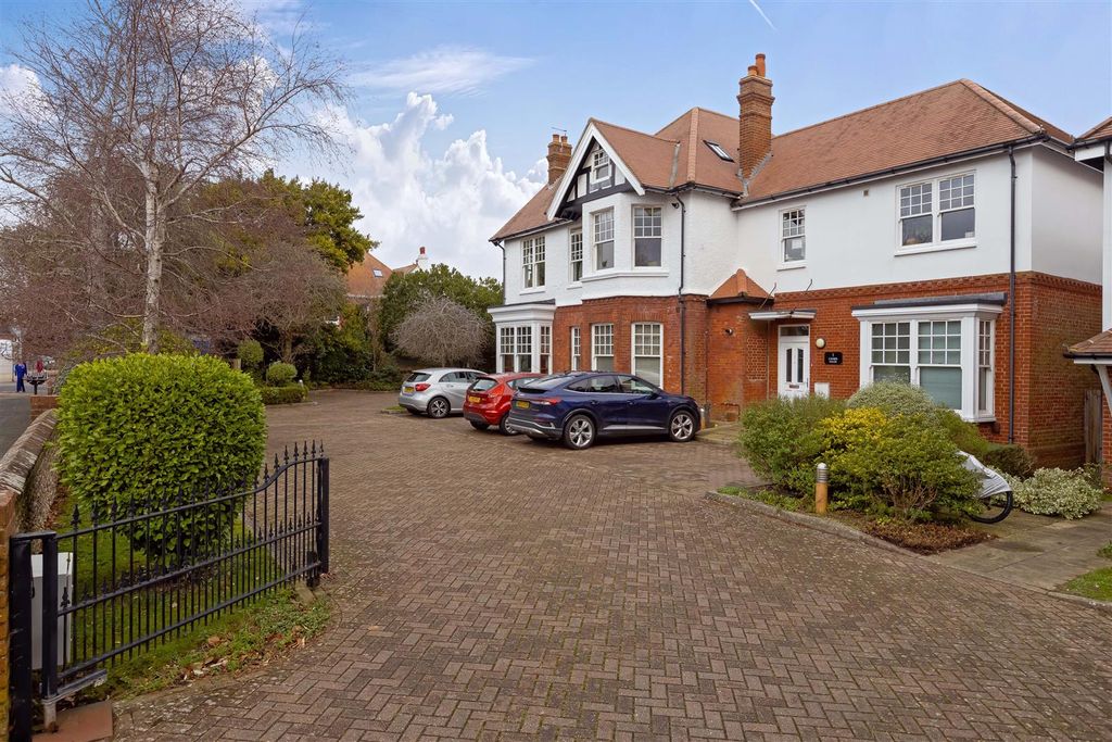 Property photo 1 of 11 Camber House_11.Jpg