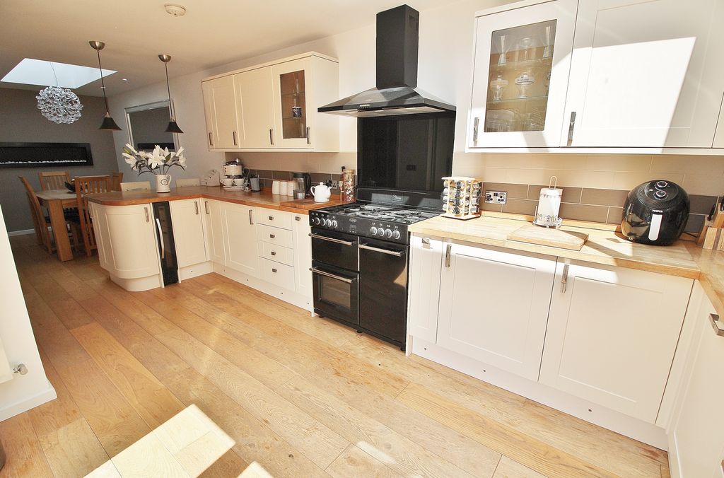 Property photo 3 of 25