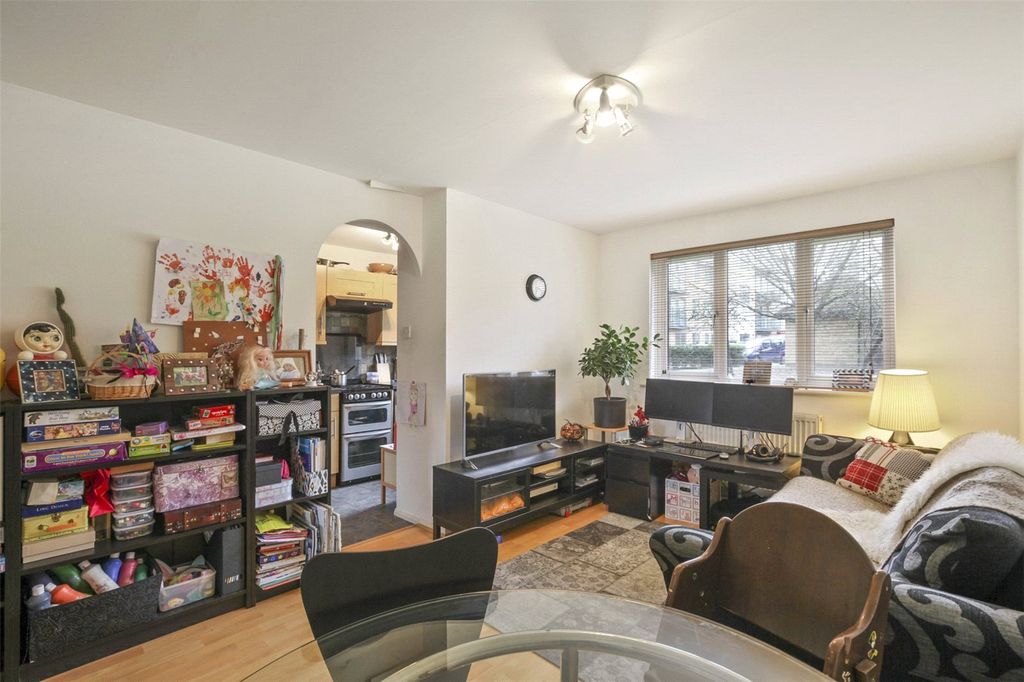 Property photo 2 of 4 Living Room