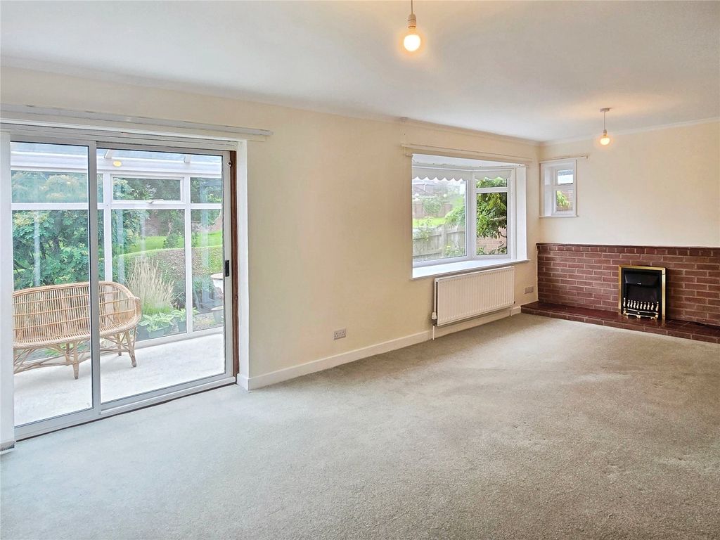 Property photo 2 of 19 Living/Dining Room