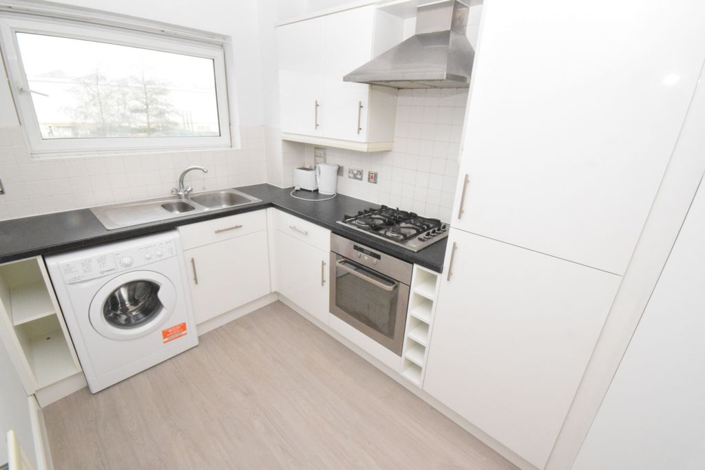 Property photo 2 of 9 Kitchen