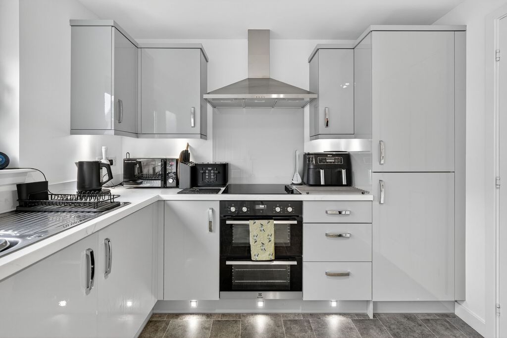 Property photo 3 of 27