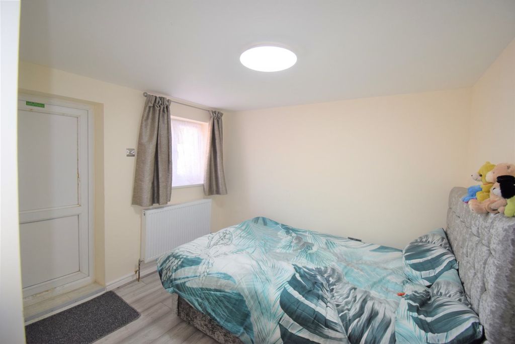 Property photo 3 of 7 Gallery