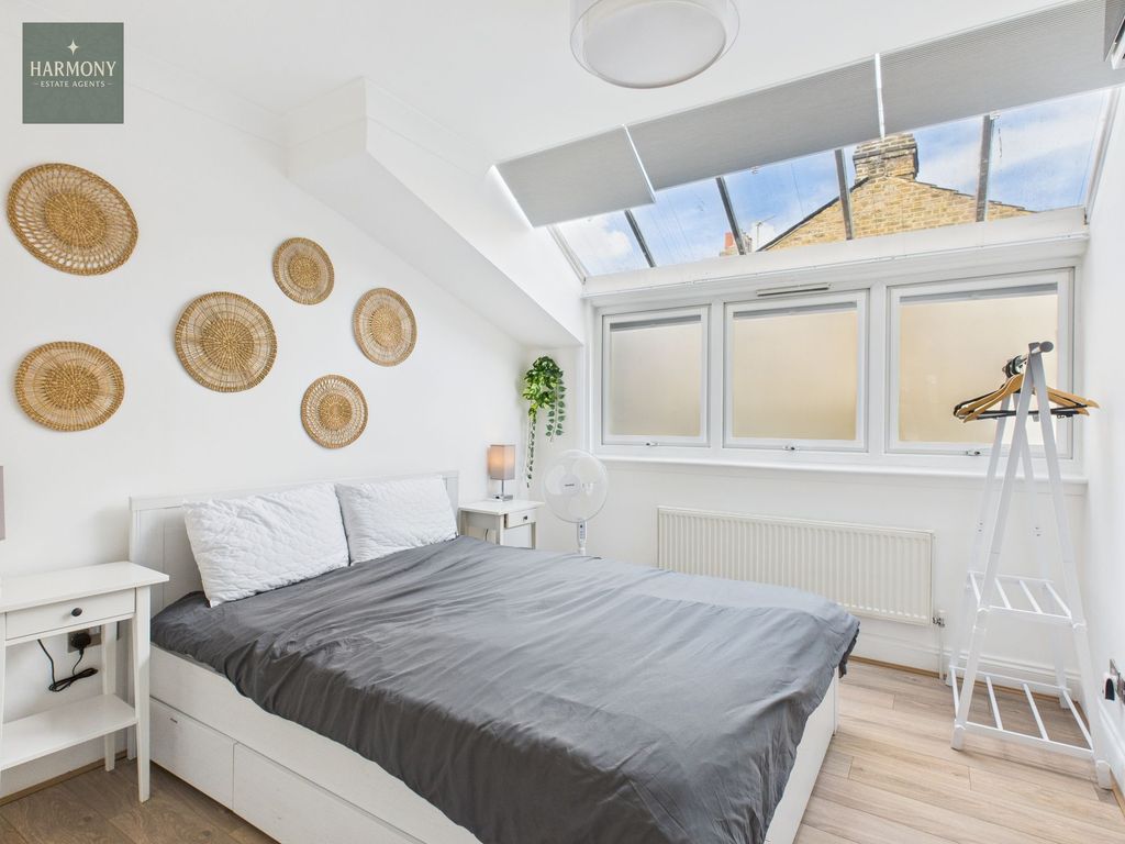 Property photo 3 of 12 Main Bedroom