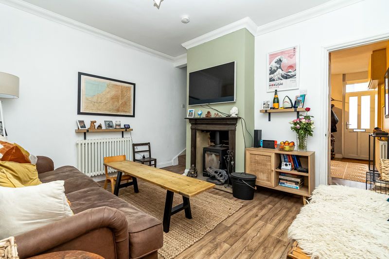 Property photo 2 of 17 .