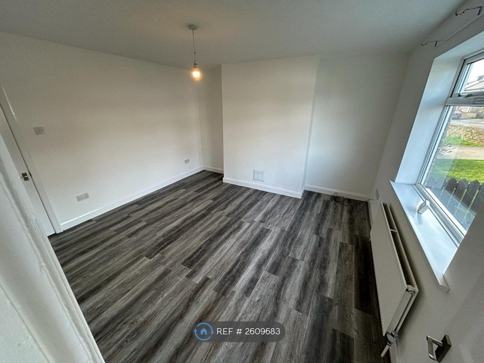 Property photo 3 of 18 Living Room