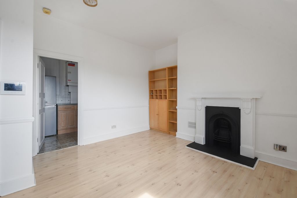 Property photo 3 of 8 Photo 7