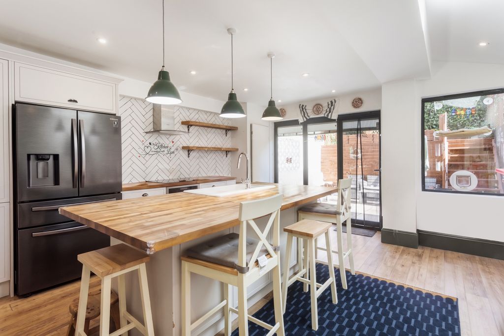 Property photo 1 of 17