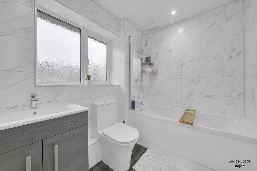 Property photo 3 of 32