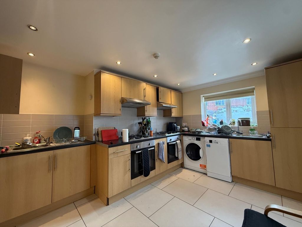 Property photo 2 of 17 E8Dada55-81c2-4F6F-Aa74-A047Bc2290Bf