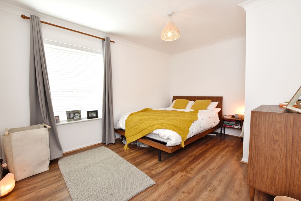 Property photo 3 of 9 Bedroom 1