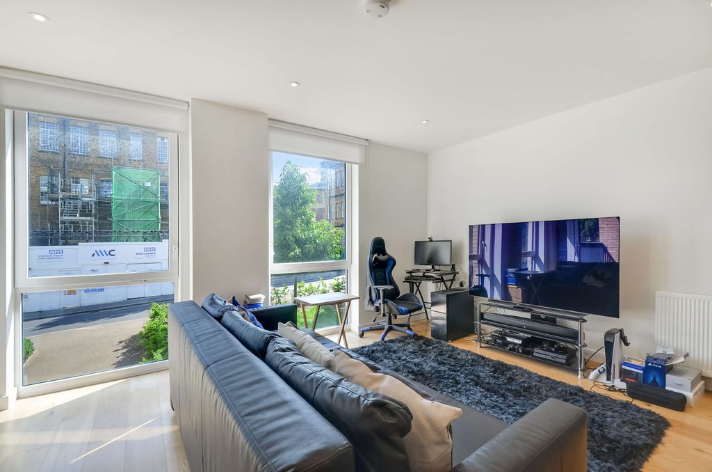 Property photo 3 of 16 Lounge Area_Pic_ (1).Jpg