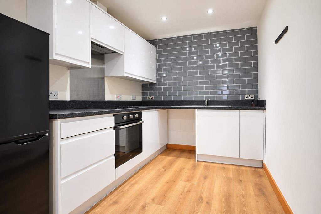 Property photo 2 of 11 15 Opt Kitchen 1.Png