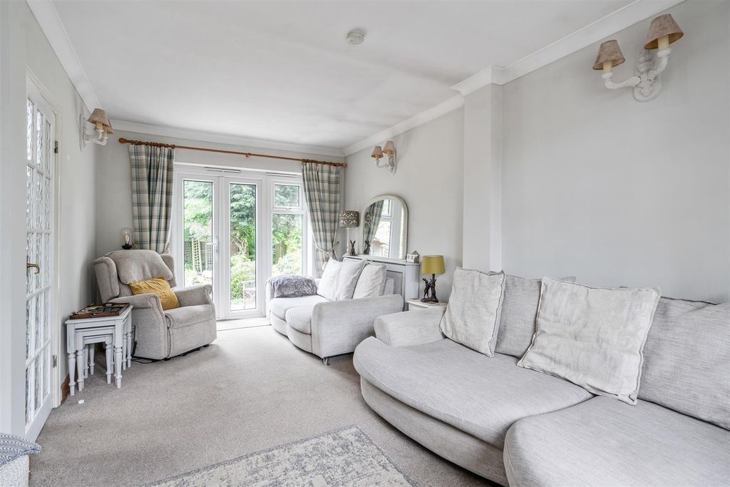 Property photo 2 of 16 33 Aqueduct Road_7.Jpg