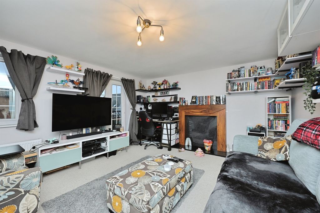 Property photo 2 of 20