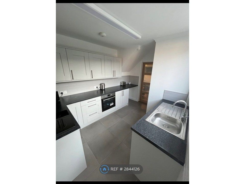 Property photo 1 of 9 Kitchen