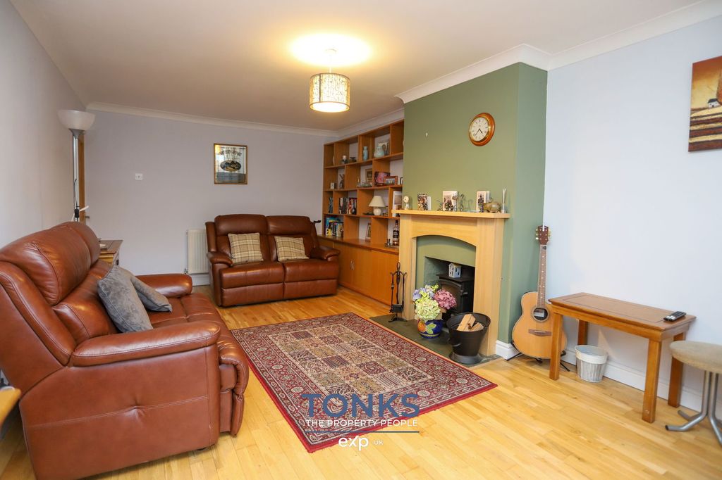 Property photo 2 of 17