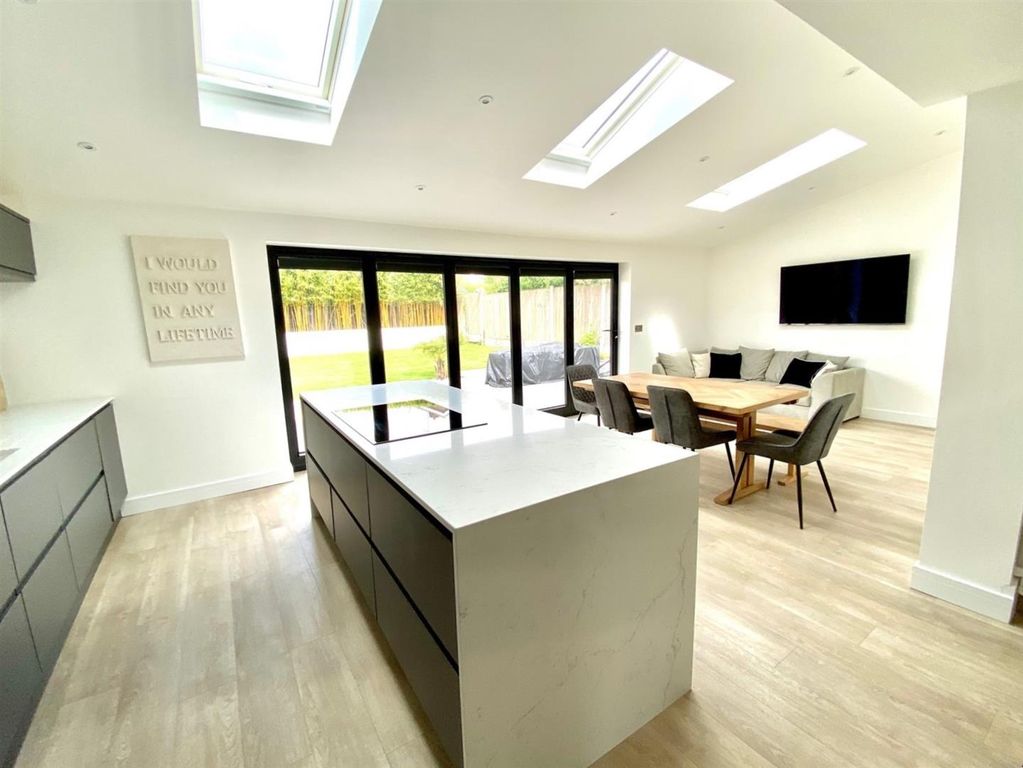 Property photo 2 of 27 44 Broadwaters (16).Jpg