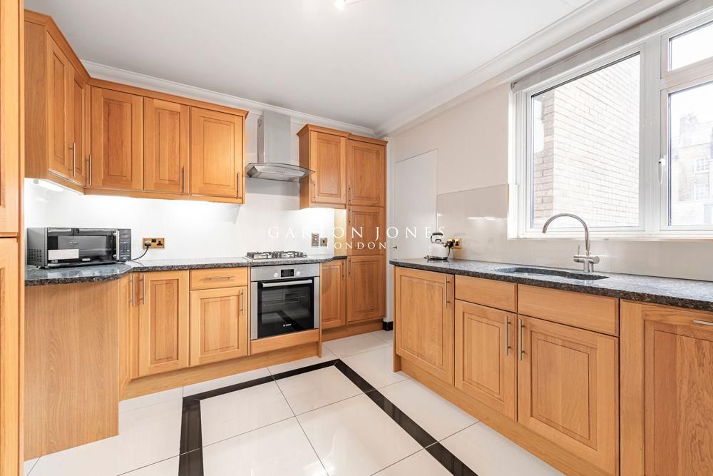 Property photo 2 of 18 Kitchen