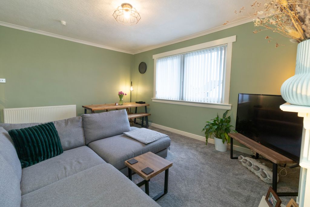 Property photo 3 of 19 Lounge