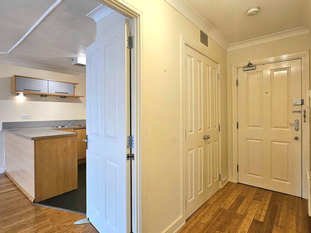 Property photo 2 of 21 Entrance