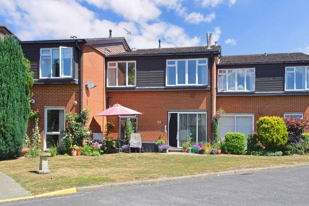 Property photo 1 of 8 Photo 5