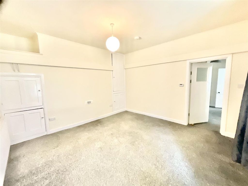 Property photo 3 of 13 F91265E6-97A9-4A59-A8E7-58Fbee8D5C4D.Jpeg