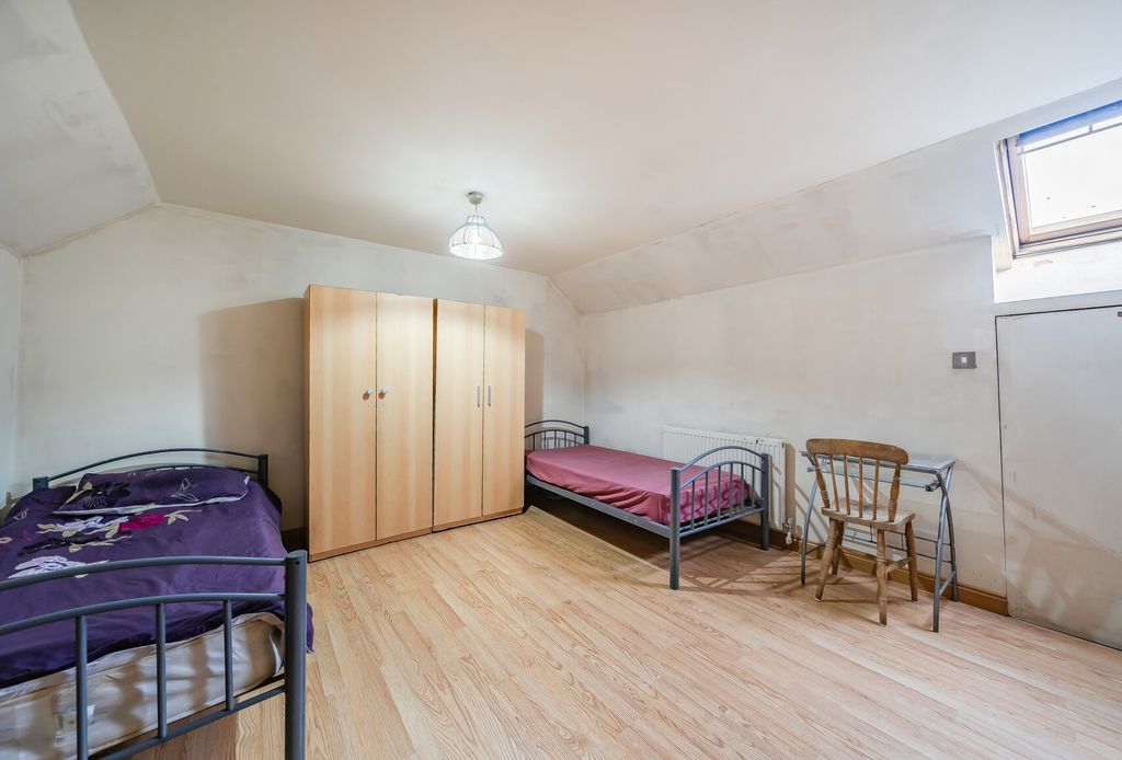 Property photo 3 of 12 1315516-18-685d45...