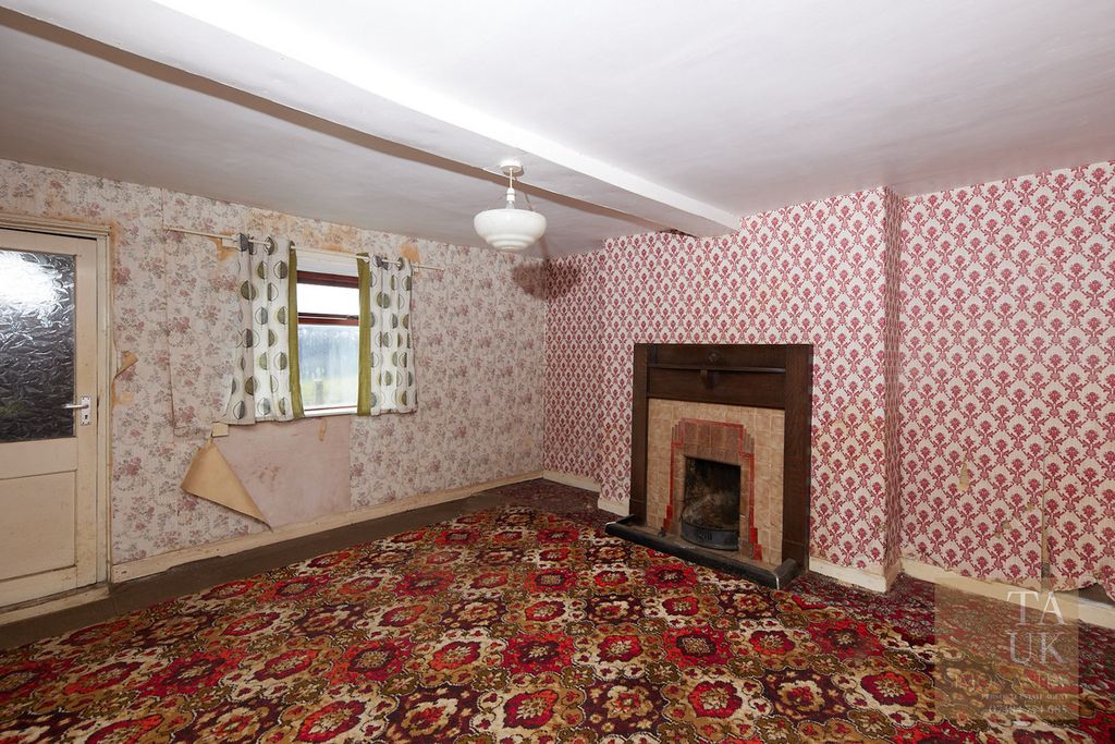 Property photo 2 of 33