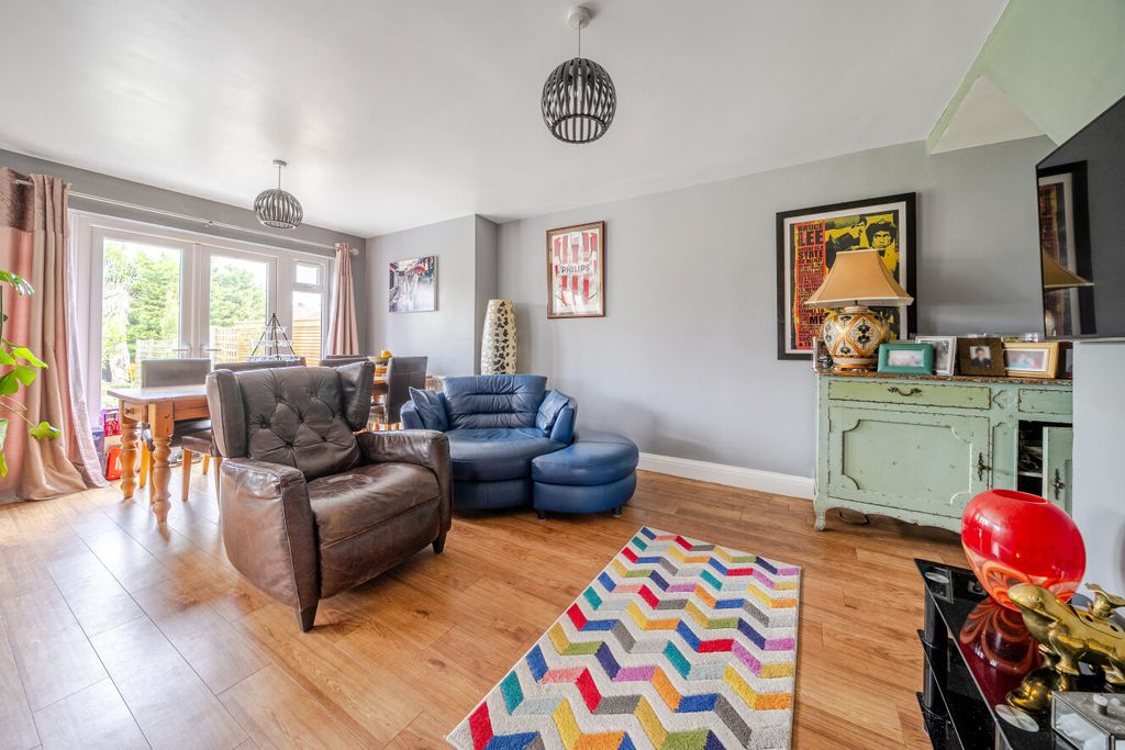 Property photo 2 of 18 1429290-11-69B92F...