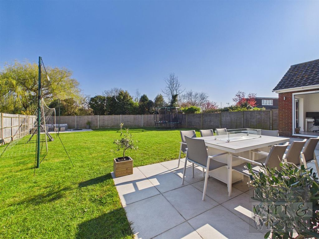 Property photo 2 of 27