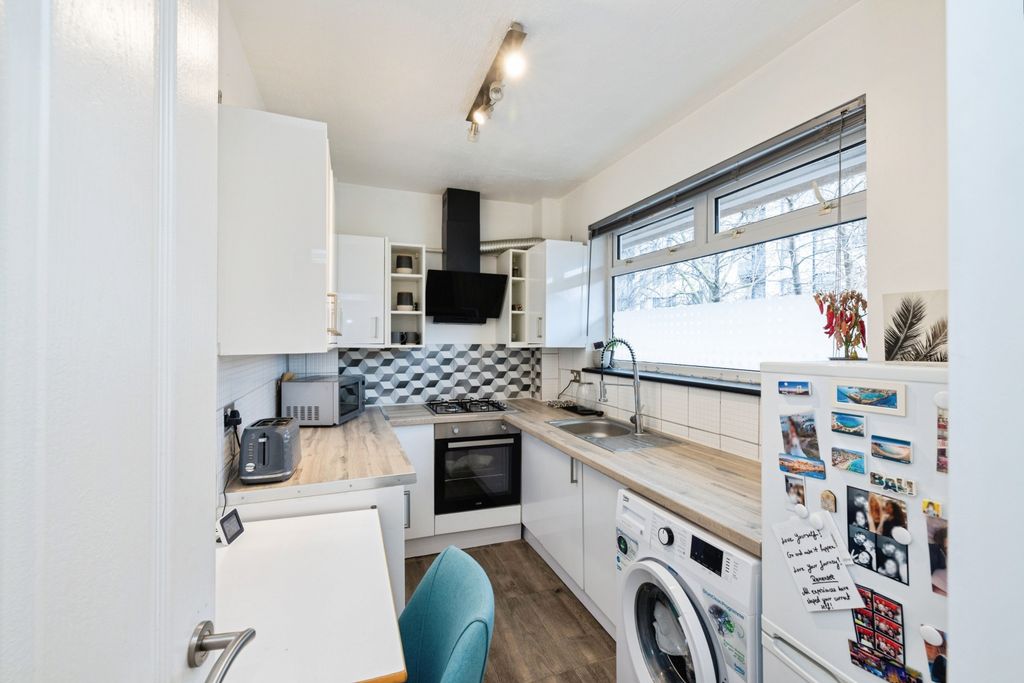 Property photo 2 of 17 Kitchen